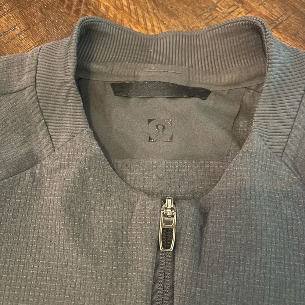 Lululemon Men’s Airing Easy Bomber Gray Jacket M - Picture 5 of 8